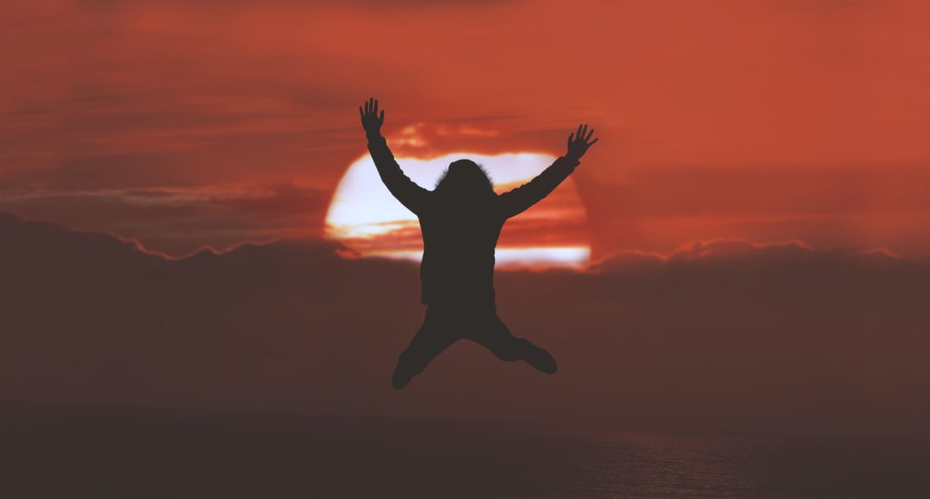 Eine Silhouette eines sich freuenden Menschen